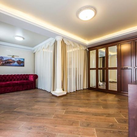 Шикарная Квартира Возле Костёла В Центре קייב מראה חיצוני תמונה